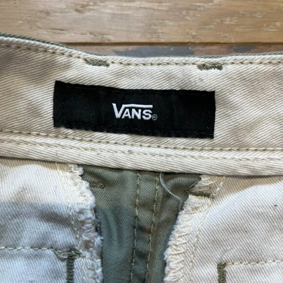 Kids, Green Mid-length Shorts - Picture 3 of 4